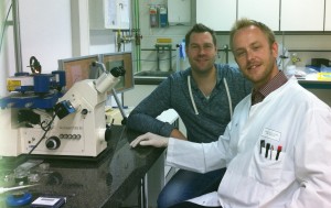 Mike Wlte and Dr Florian T Ludwig white coat with the JPK CellHesion 200 system at the University of Mnster